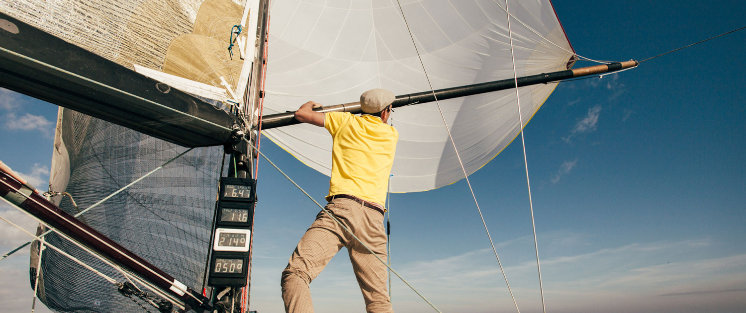 Freepik_sailor-services-private-yacht-marina-(3)